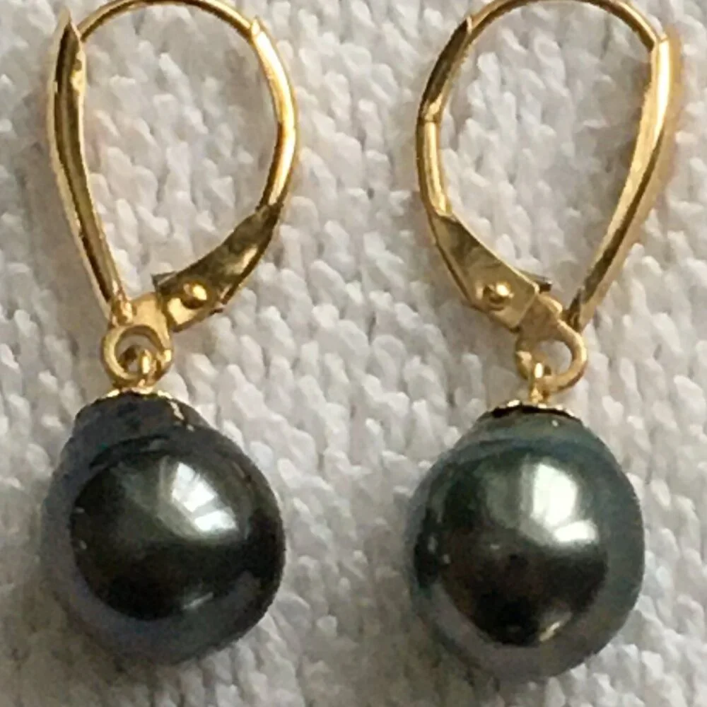 Black Pearl Earrings with 14k Gold Clips - Picture 1 of 1